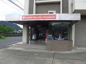 学校外観1